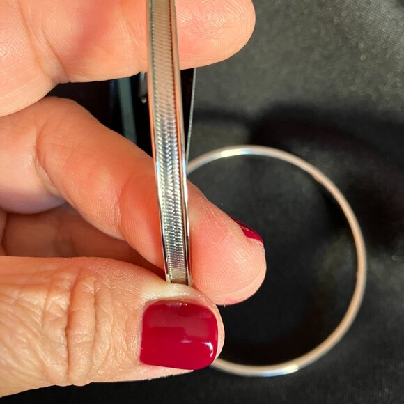 Guess Silver Hoop Earrings NWT - Picture 3 of 5